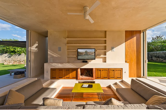 Diseño de moderna casa hacienda con paredes hormigón blanco | Construye