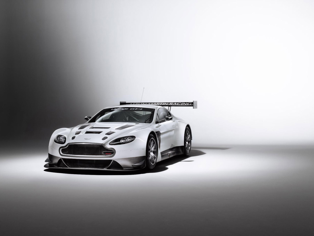 http://2.bp.blogspot.com/-ns4ZzM8W6ko/Tzd8u2WBcUI/AAAAAAAASc0/3BaBz5NjaFc/s1600/Aston-V12-Vantage-GT3-Wallpaper.jpg