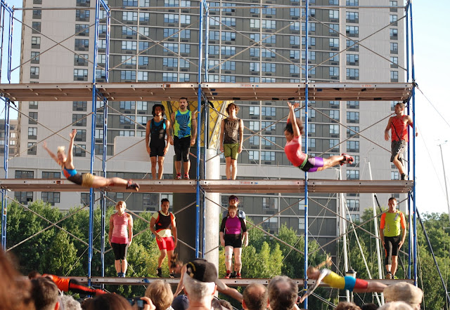 STREB Human Fountain
