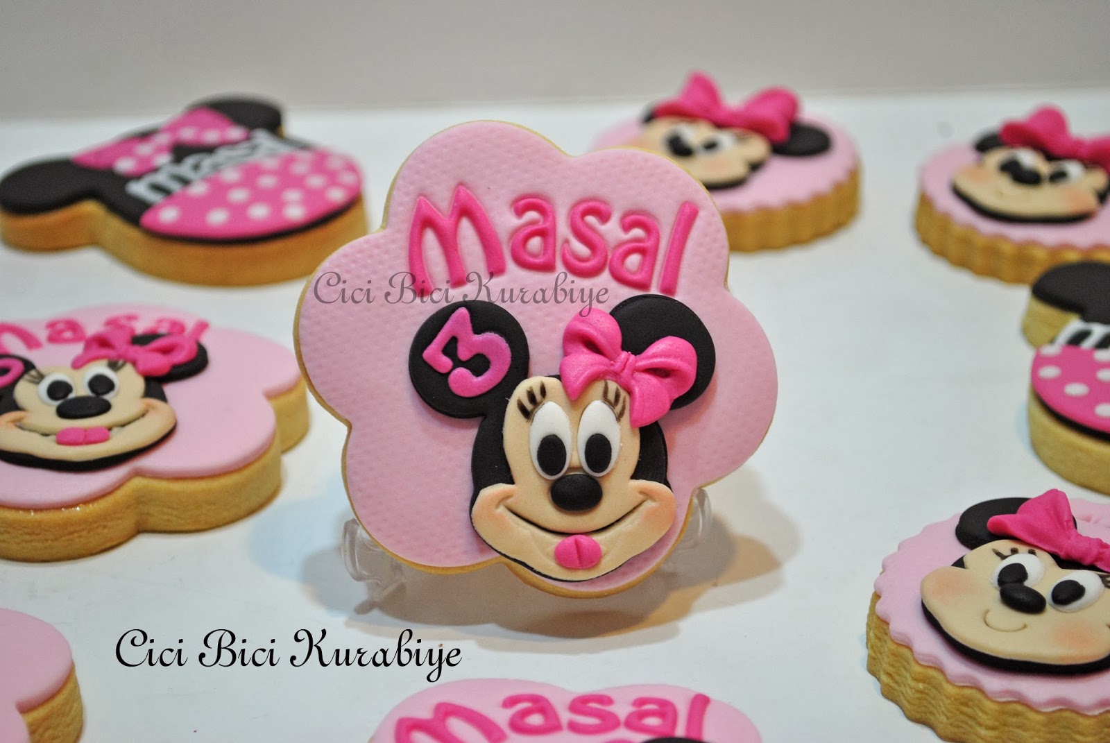 Cici Bici Kurabiye &amp; Cupcake &amp; Pasta İzmit Minnie Mouse Temalı Kurabiyeler