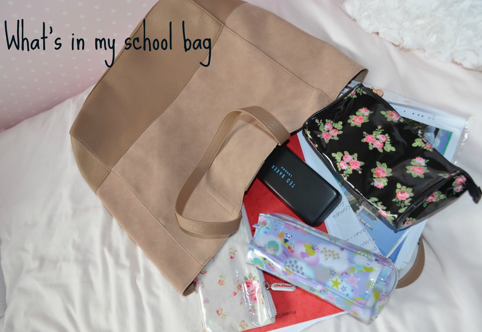 Beauty&Fashion What's in my school bag....