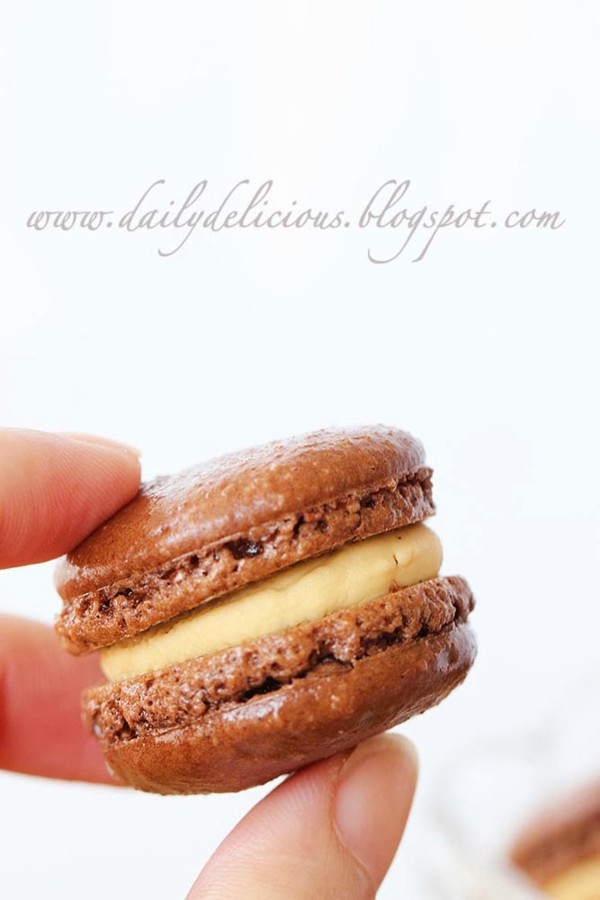 dailydelicious You should try this Chocolate Macaron with Caramel
