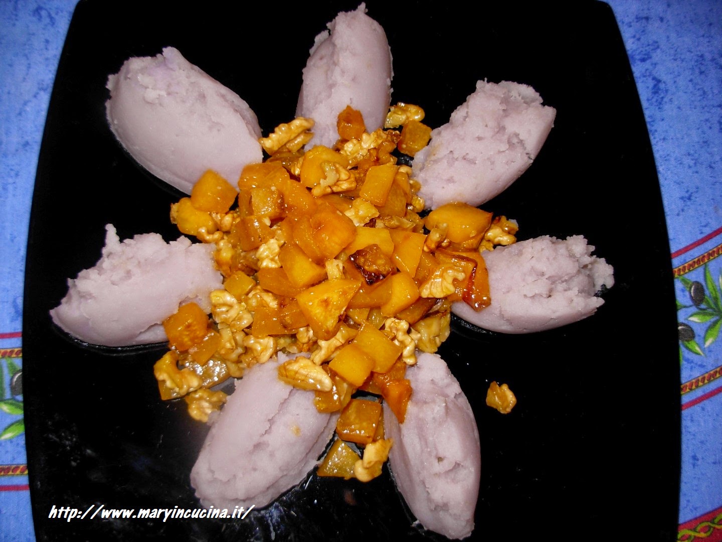 crema di patate viola con dadolata di zucca e noci