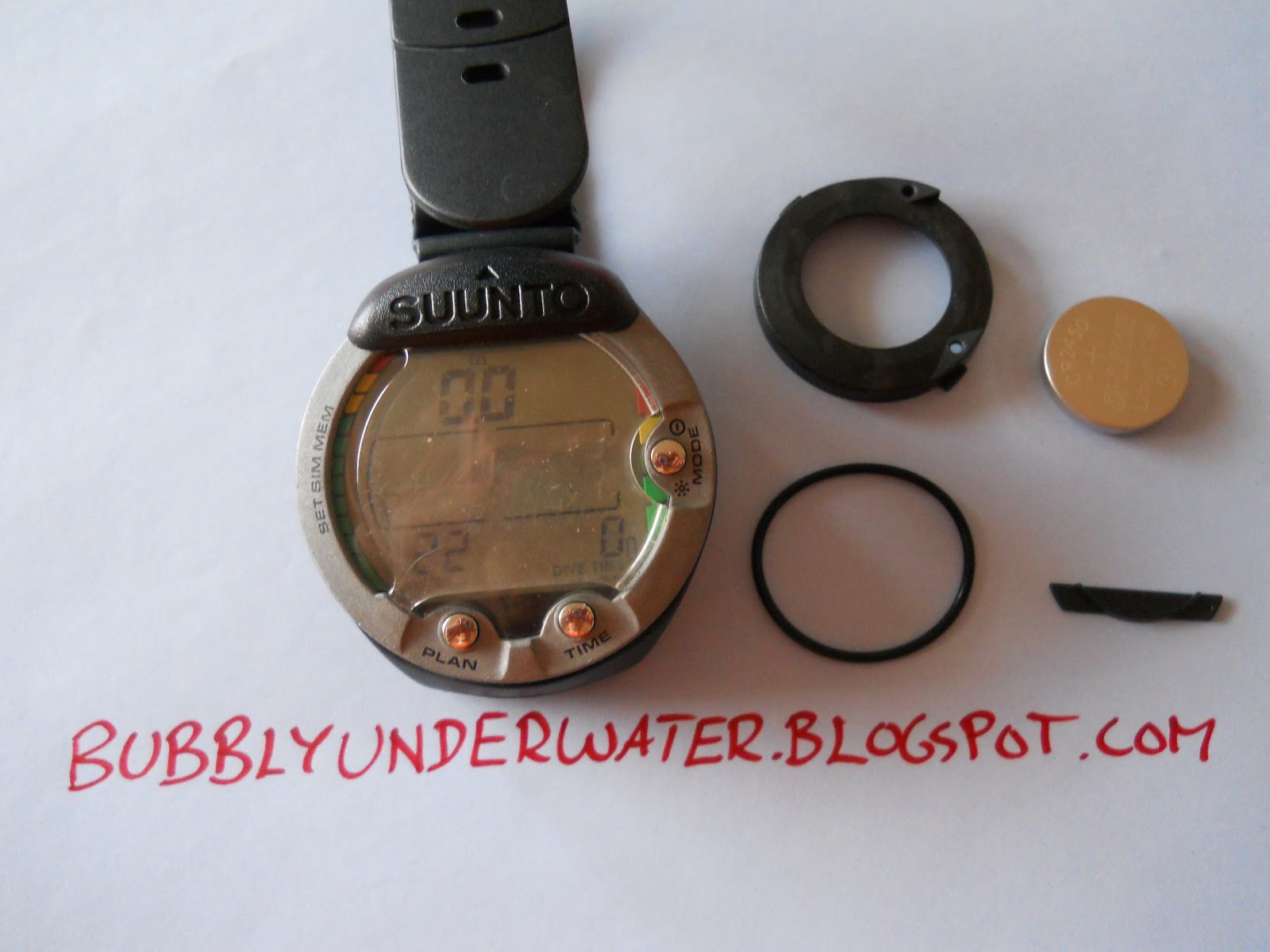 Bubbly Underwater Changing the battery on my dive computer