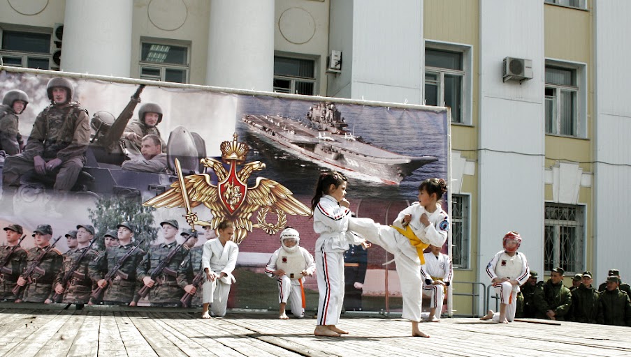 Показательные выступления каратистов (дети)