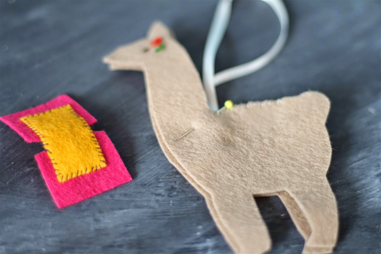 emuse Felt llama
