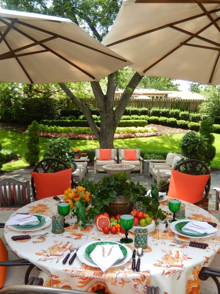 The French Tangerine dining al fresco