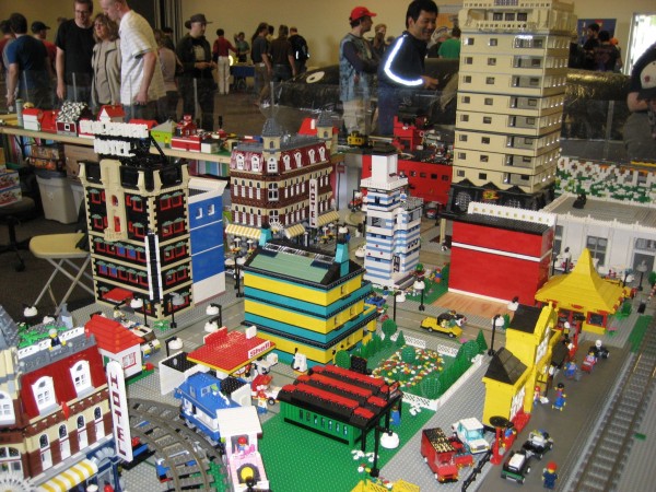 Kereeeen!! Miniatur Kota yang dibuat dari LEGO! Hasil karya orang INDO