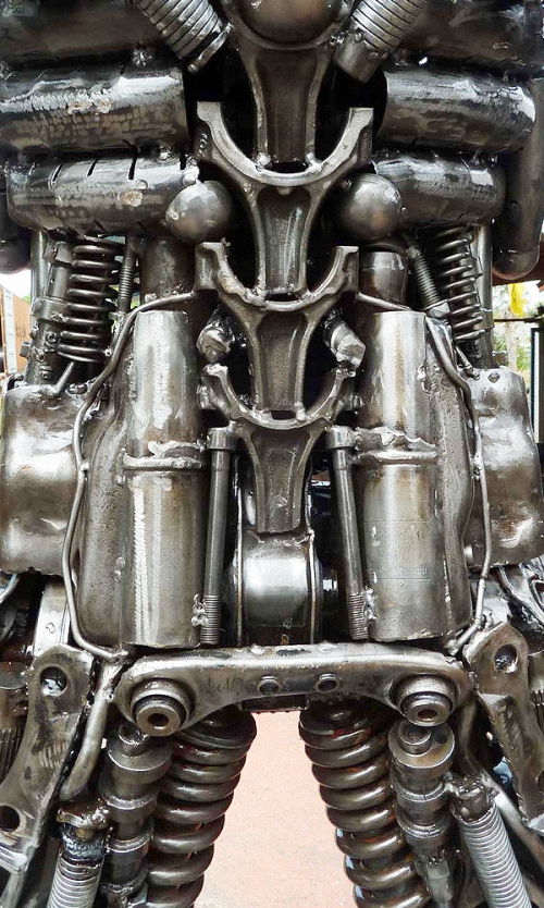 3a-Fantasy-Sculpture-Motoman-The-Man-of-Steel-2.2m-high-Giganten-Aus-Stahl