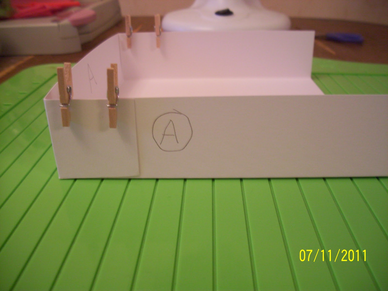 TRACEY'S KRAFTS Easel Card On A Box With Drawer Tutorial