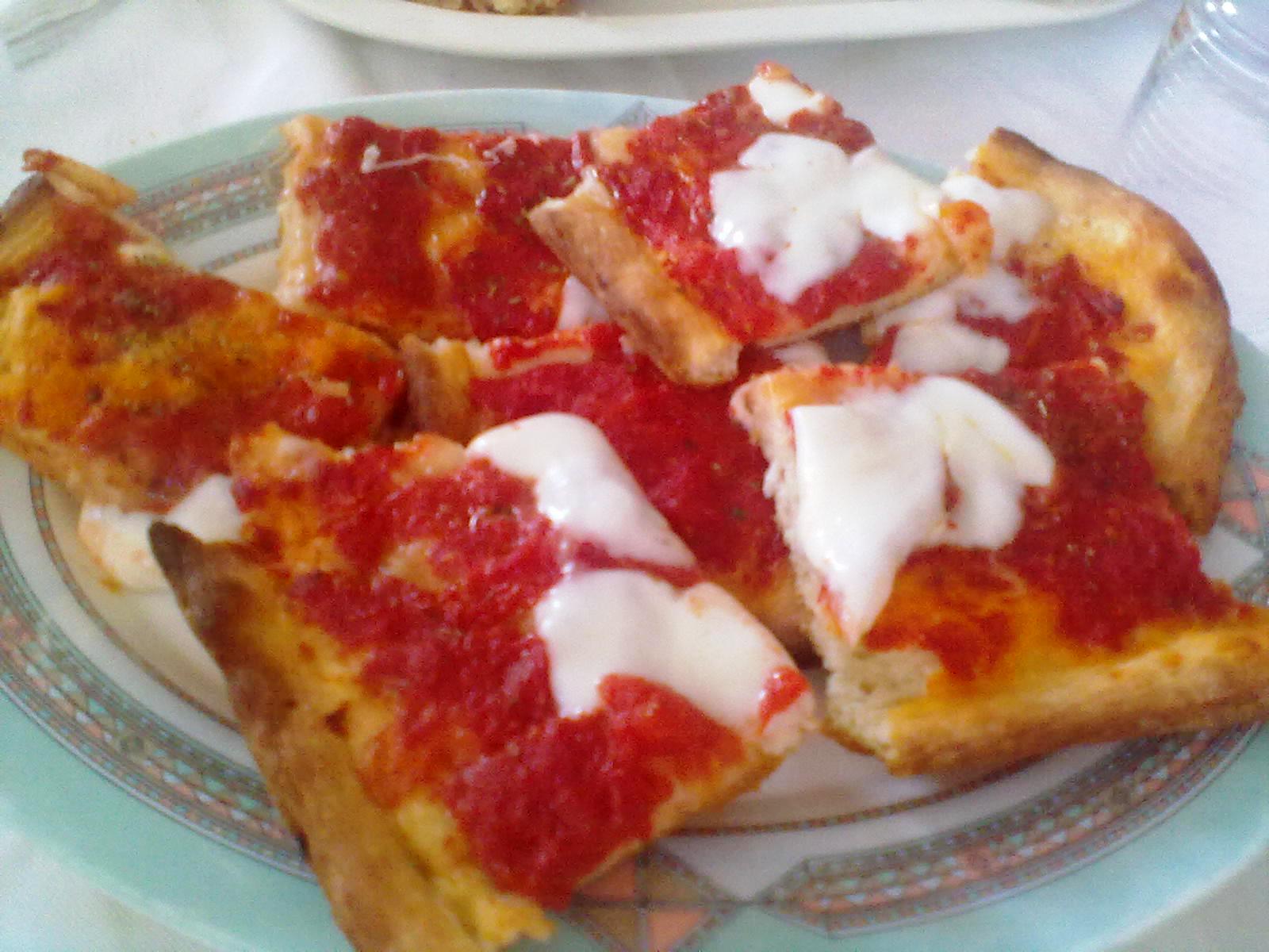 Focaccia con mozzarella e pelato Pomodori verdi fritti