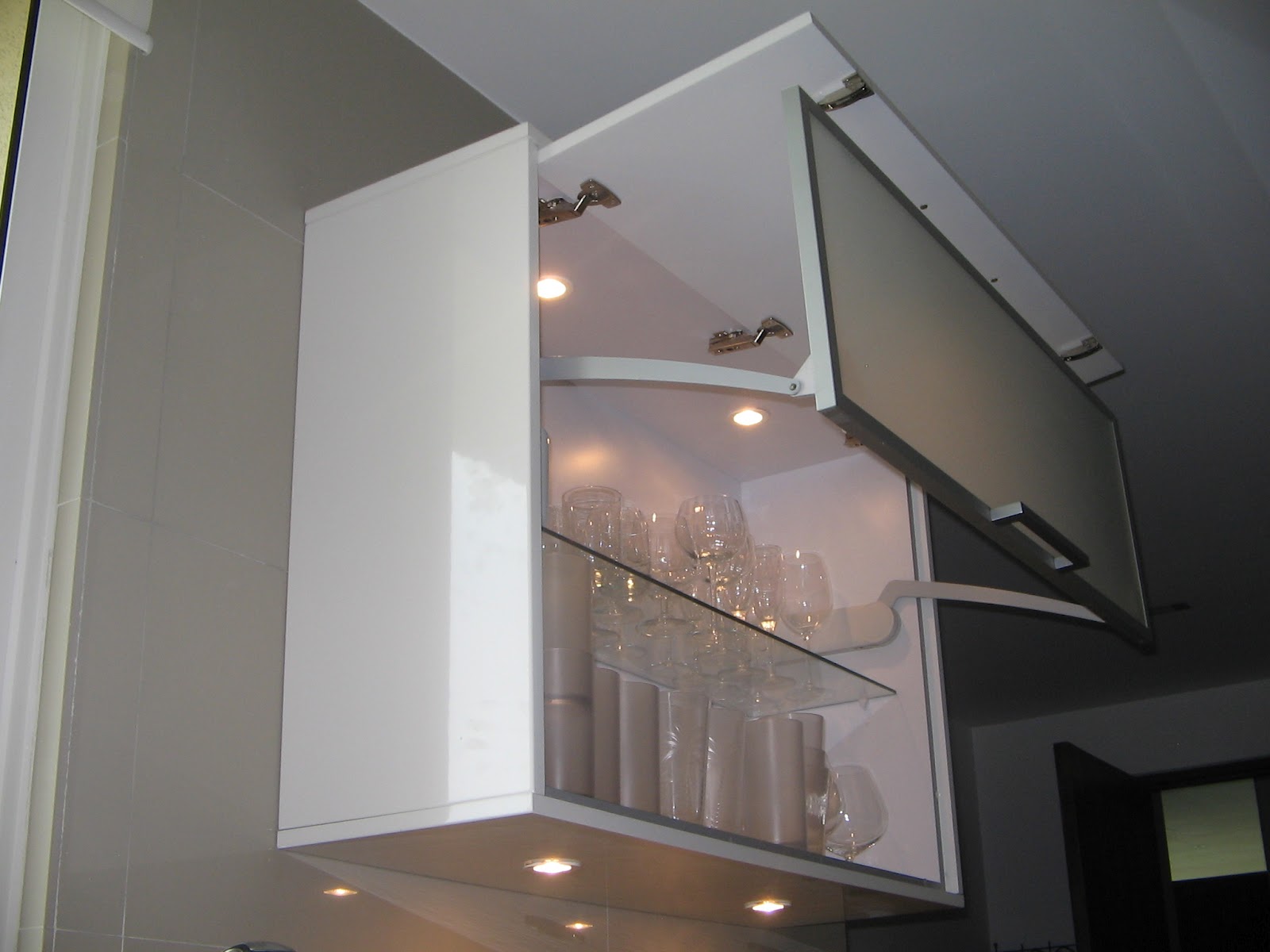 ARQUITECTURA EN COCINAS: DETALLES EN LA COCINA - ILUMINACION