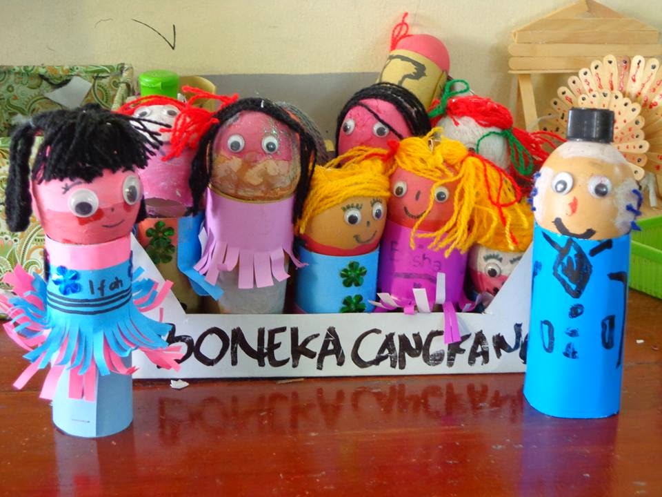 Bella Hasnia Cahyaningrum Kreasi Kerajinan Boneka Cangkang Telur