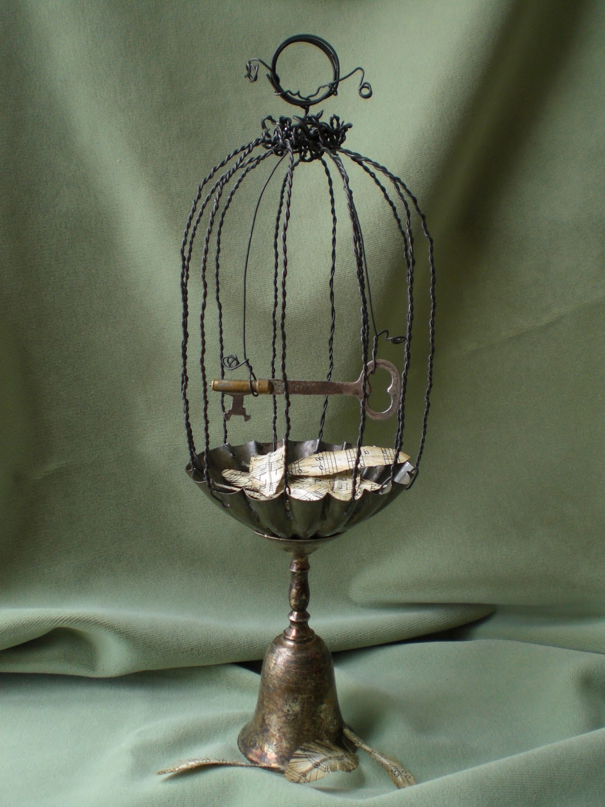 Todolwen A Tart Tin Bird Cage