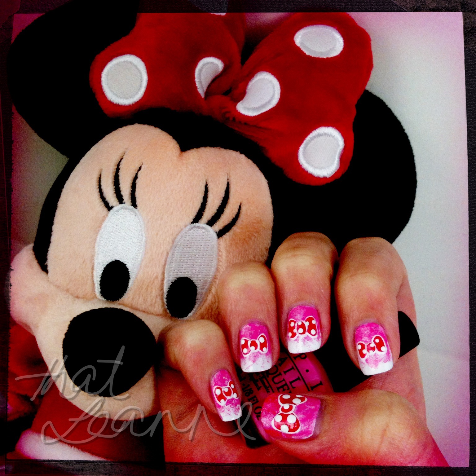 thatleanne Minnie Mouse Bow Nail Art!