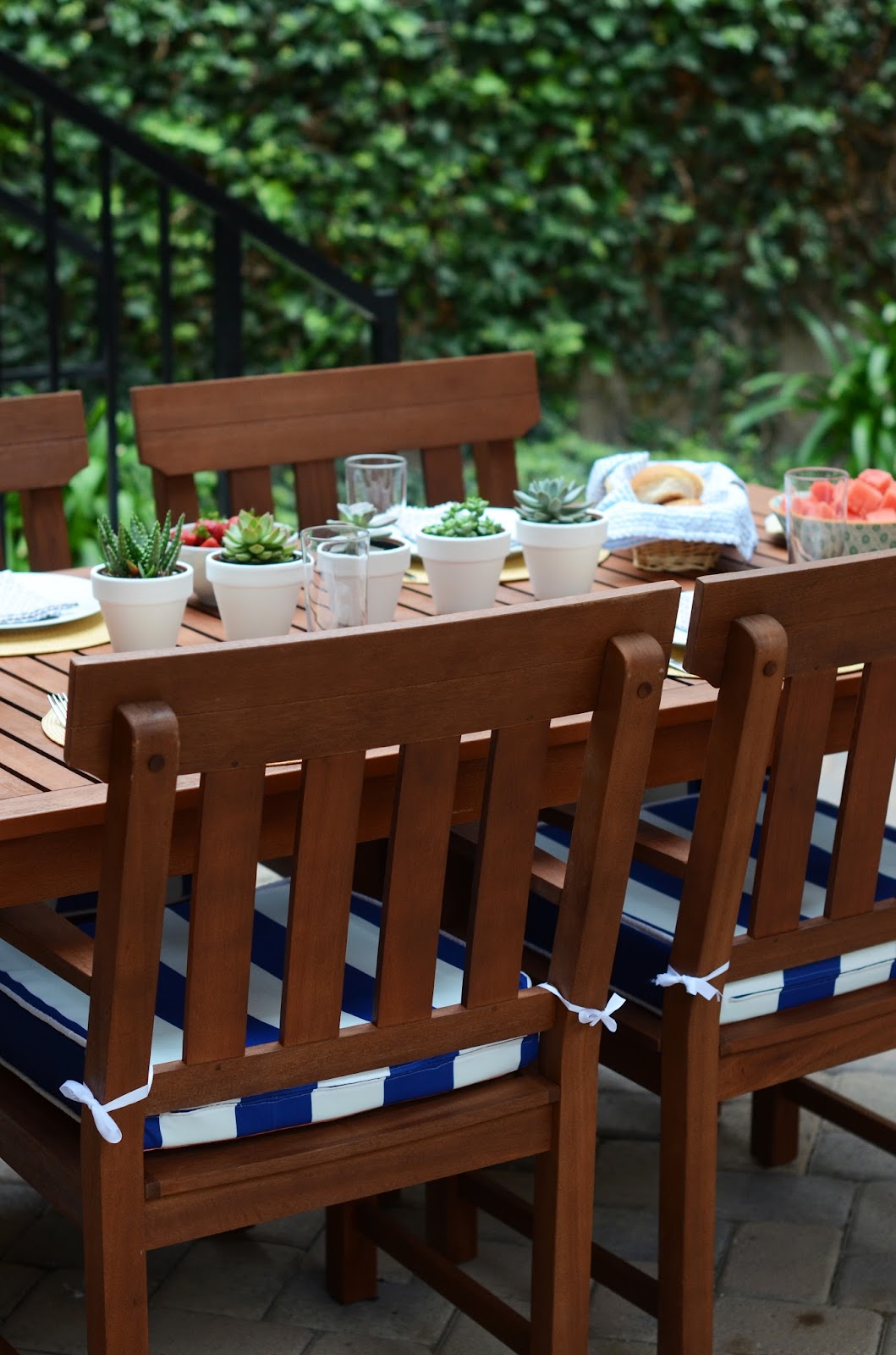 DIY FRIDAY BACKYARD BBQ + 2SIDED CHAIR CUSHIONS WITH PIPING (TUTORIAL