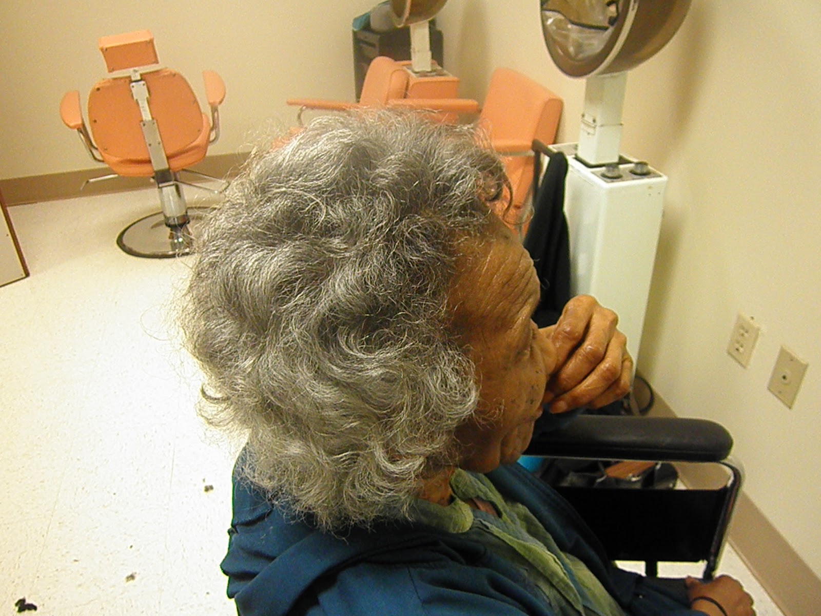 PhenomenalhairCare Gray hair Conventional vs. Electric curling irons