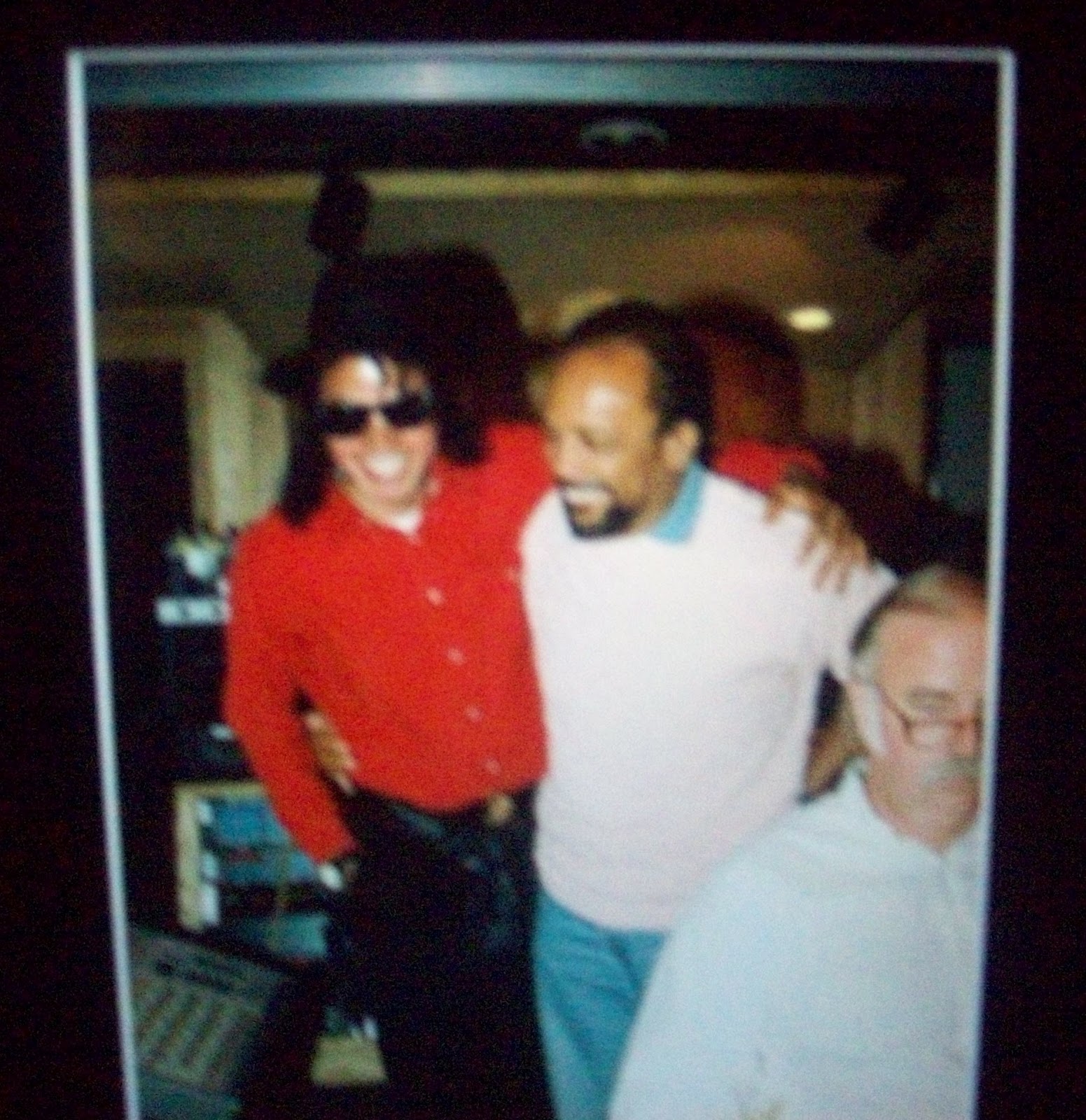 http://2.bp.blogspot.com/-o1-wMnOI8L4/UDaGpxtu6NI/AAAAAAAAB0k/9tqoVghiIno/s1600/westlake+studio+D+q+mj+bruce.jpg