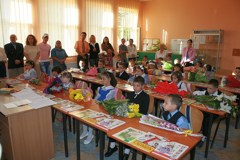 Prima Zi De Scoala Compunere Scurta Alexandra in prima zi de scoala ! Alexandra in her 1st day of school