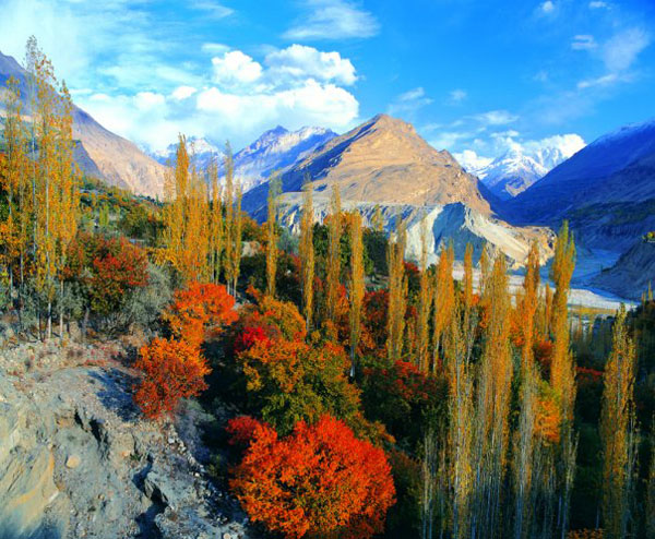 HEAVENLY BEAUTY PAKISTAN: KARIMABAD (HUNZA)