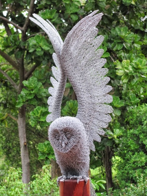 06-Owl-Chicken-Wire-Sculptures-Sculptor-Ivan-Lovatt-www-designstack-co