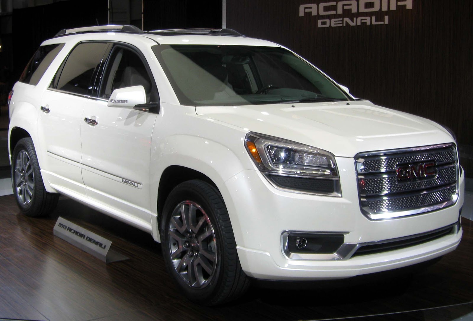 Latest Cars Models GMC Acadia 2013