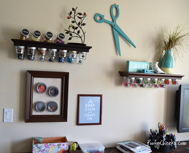 Craft room reveal complete with sawhorse styled desk by Poofy Cheeks via I Love That Junk