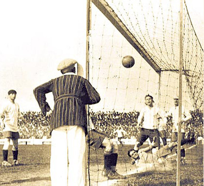 Revista El Uru - LA RÁFAGA OLÍMPICA: EN 1924, CAMINO A LOS OCTAVOS JUEGOS  OLÍMPICOS DE PARÍS , EL SELECCIONADO URUGUAYO REALIZÓ UN HECHO HISTÓRICO  PARA EL FÚTBOL SUDAMERICANO: LA CELESTE HIZO