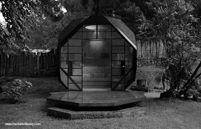 Cabina prefabricada de forma geométrica