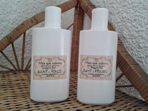 Xampú  anti-polls amb plantes i olis essencials