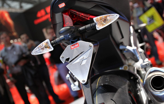 Spesifikasi Aprilia Tuono V4 R_c.jpg