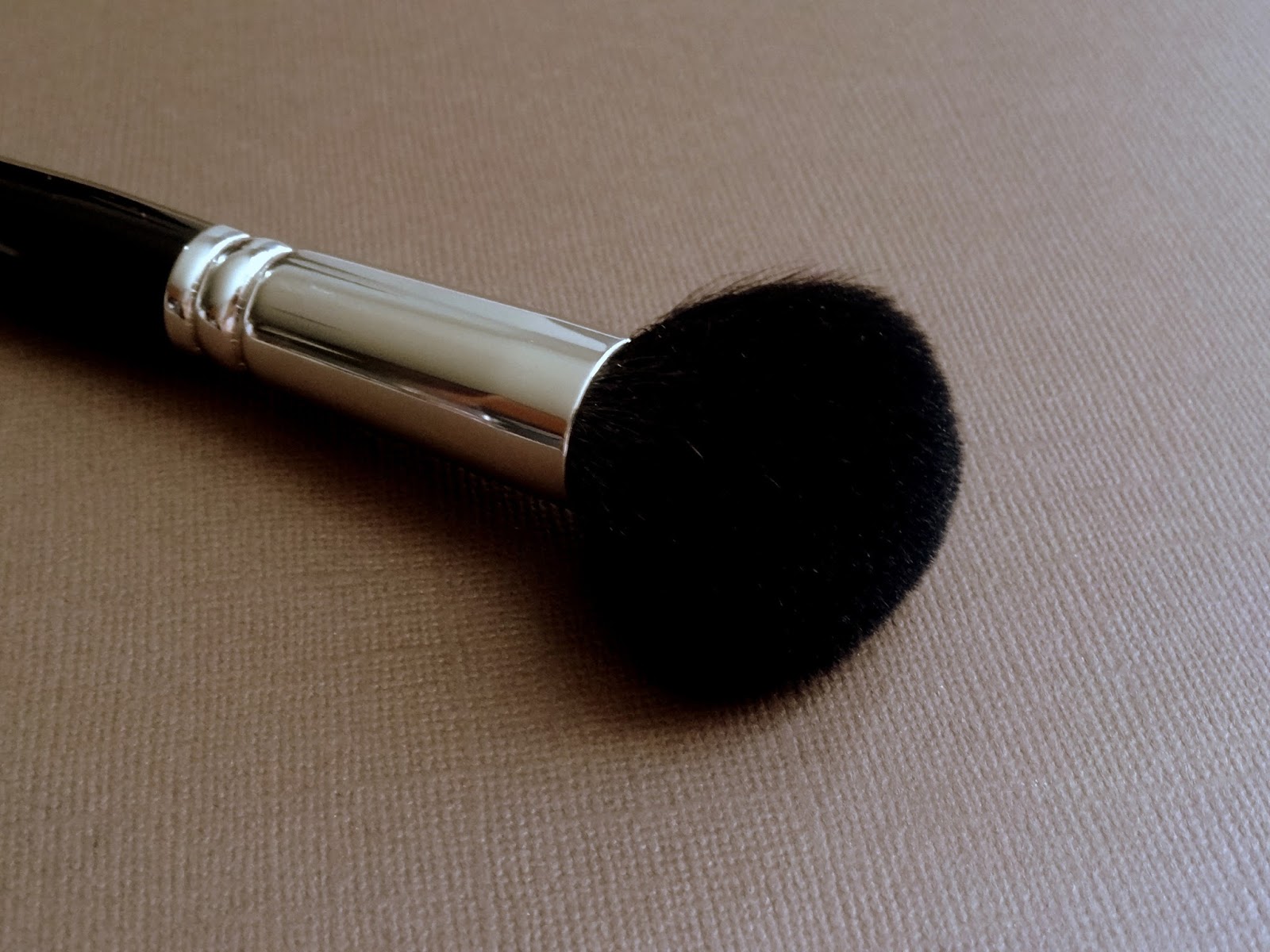 Hakuhdo+210+Blush+Brush+Round+Review,+Photos+u0026+Swatches-001.JPG