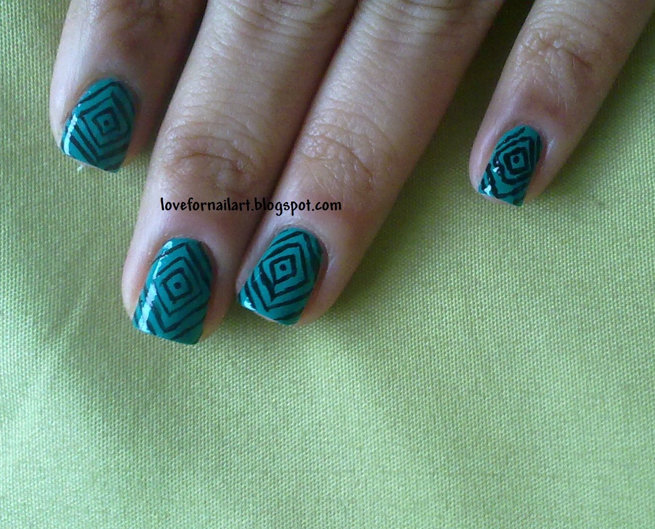 diamond pattern nail art