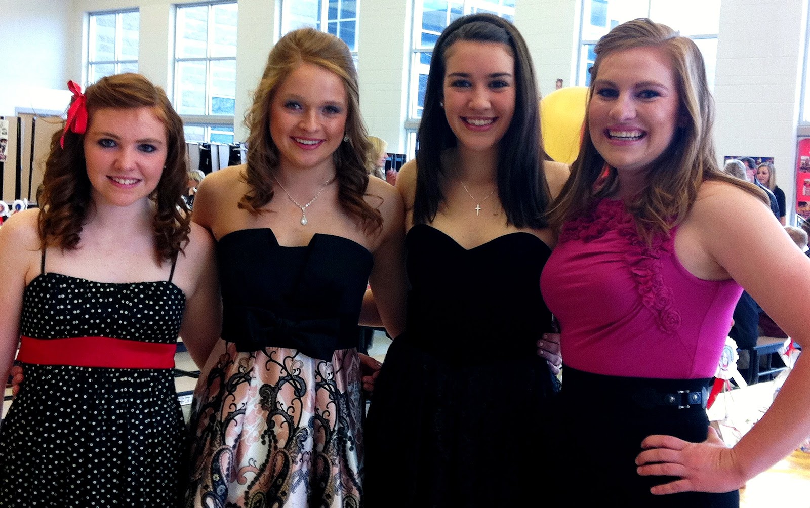 http://2.bp.blogspot.com/-oCu8rEHgSM4/TZ86JcxV-UI/AAAAAAAAAcY/NF96gn5IE0w/s1600/girls+at+banquet.jpg