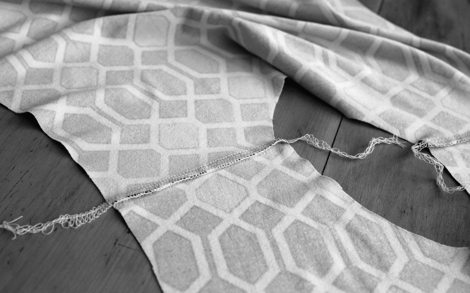 The Makers' Journal HOW TO attach a basic jersey neck binding