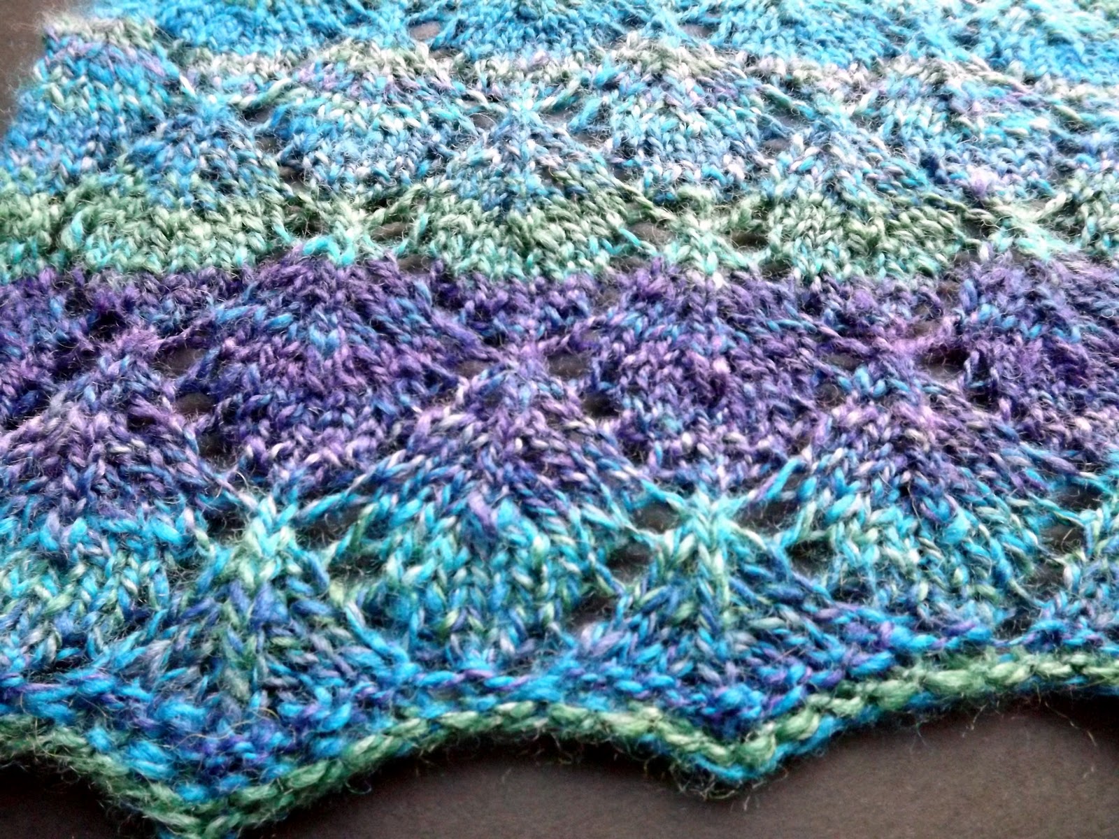 Olives and Mermaids and Wine, oh my...: Lace Knit Lengthwise Scarf