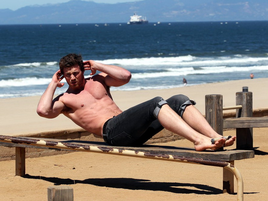 Derek theler beach workout.
