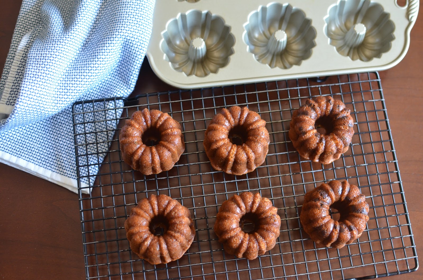 Playing with Flour: Breaking in the baby bundts