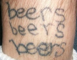 tatuaje que dice beers beers beers