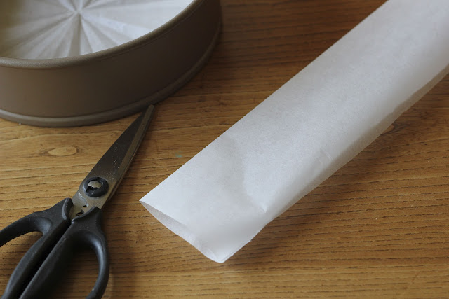 how to, line, a, cake, tin, baking, cake, paper, parchment, greaseproof, non stick,