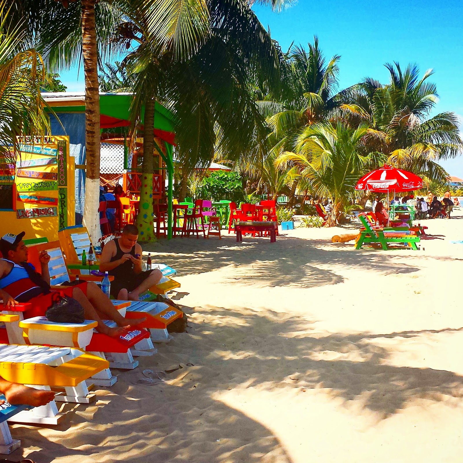 Remax Vip Belize:  Enjoy sunny day in beach area