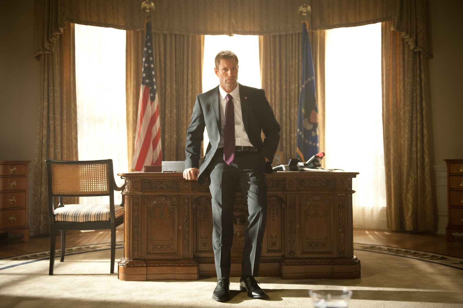http://2.bp.blogspot.com/-oHGpluT-LlA/UTd-brcCNHI/AAAAAAAACjQ/rSWa6YPSP3c/s1600/olympus_has_fallen_poster-14.jpg
