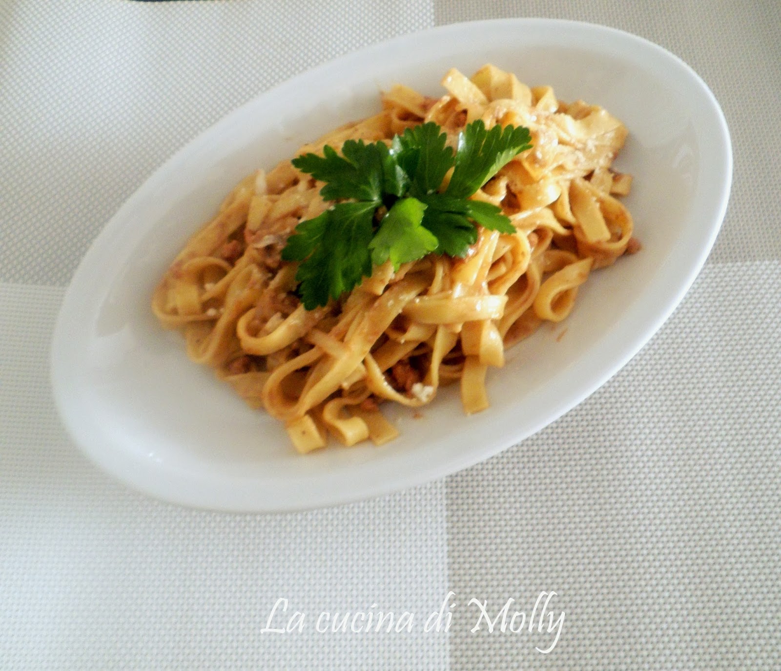 La cucina di Molly TAGLIATELLE CON CREMA DI FUNGHI PORCINI E SALSICCIA