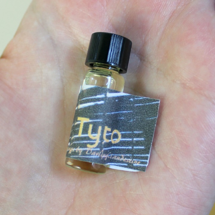 Darling Clandestine's "Tyto" itsy bitsy vial fragrance review