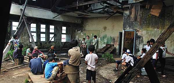 Pearl Of The Red Ocean Review Film Alangkah Lucunya Negeri Ini Pearl Of The Red Ocean Review Film Alangkah Lucunya Negeri Ini