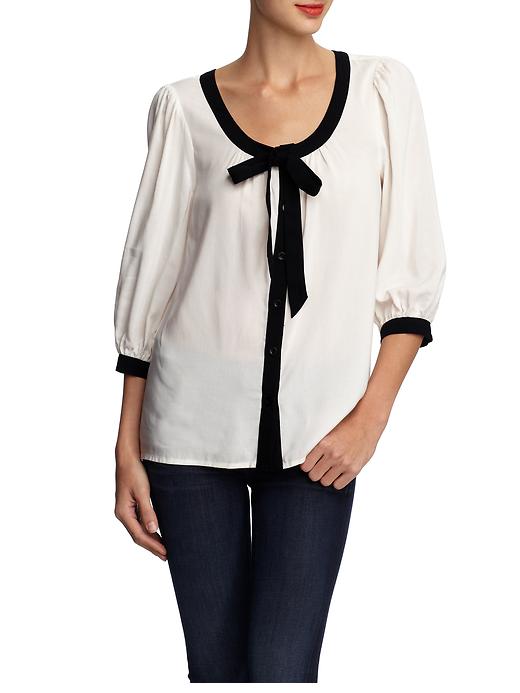 CasuallyChic Fashion Black and White Contrast Blouse