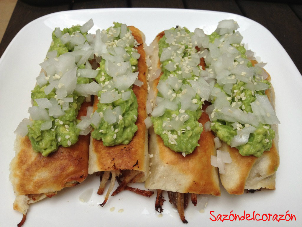 Sazón del corazón Flautas de carne con queso