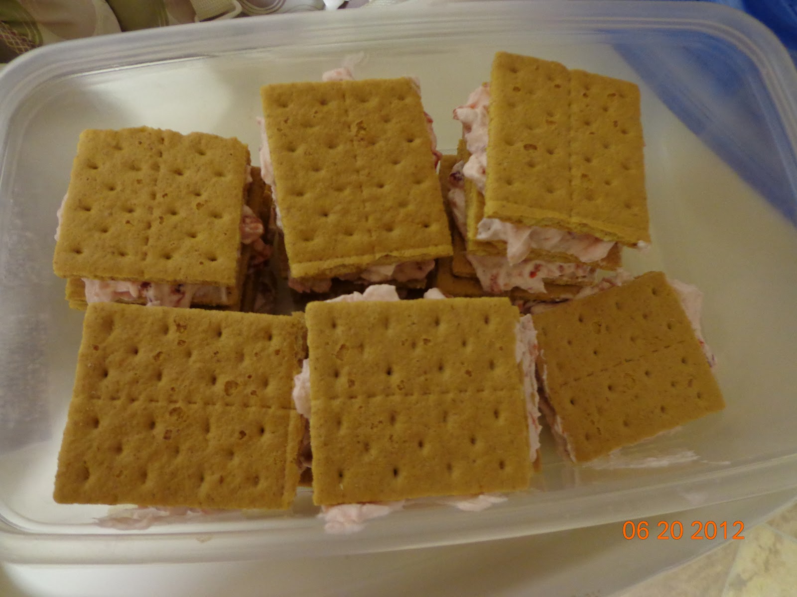♥ Mama 2 Multiples ♥ Strawberry Cool Whip Graham Cracker Dessert Recipe