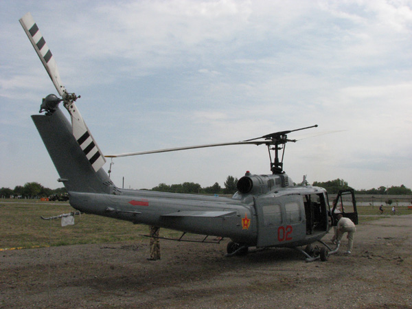 Fuerzas armadas de Kasajistan UH-1H+Huey+II+Kazajastan_2