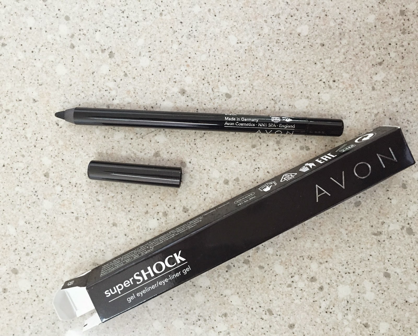 Ozge Nin Dunyasi Avon Supershock Gel Eyeliner Yorumum